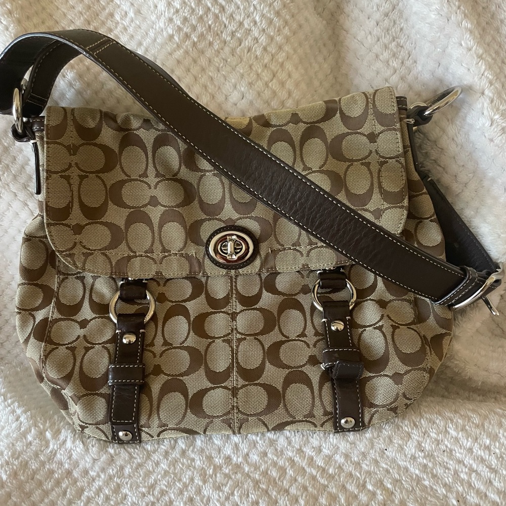 *COACH bag beige w/brown C’s